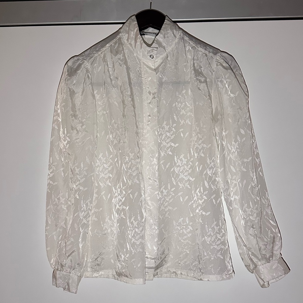 Elegant White Women's Top, size 10